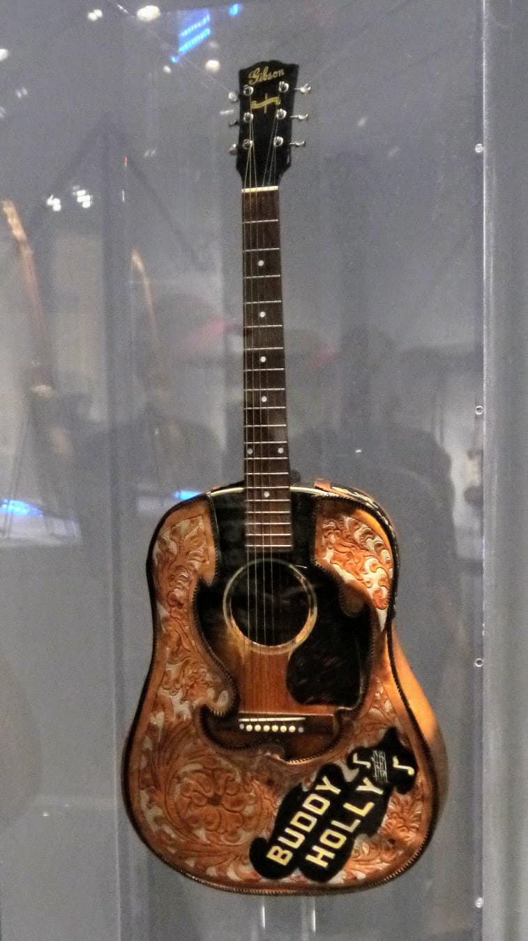 Pre-War Gibson J-45 — Banner Logo, 1943